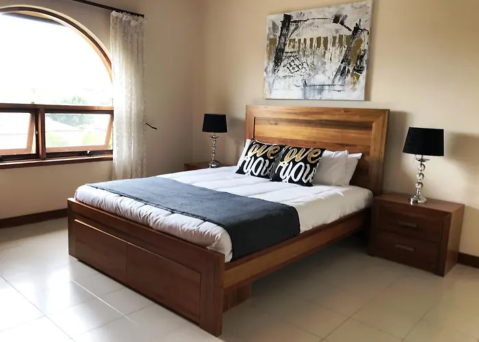 Adelaide\'S Holiday Home- Upper Level 2